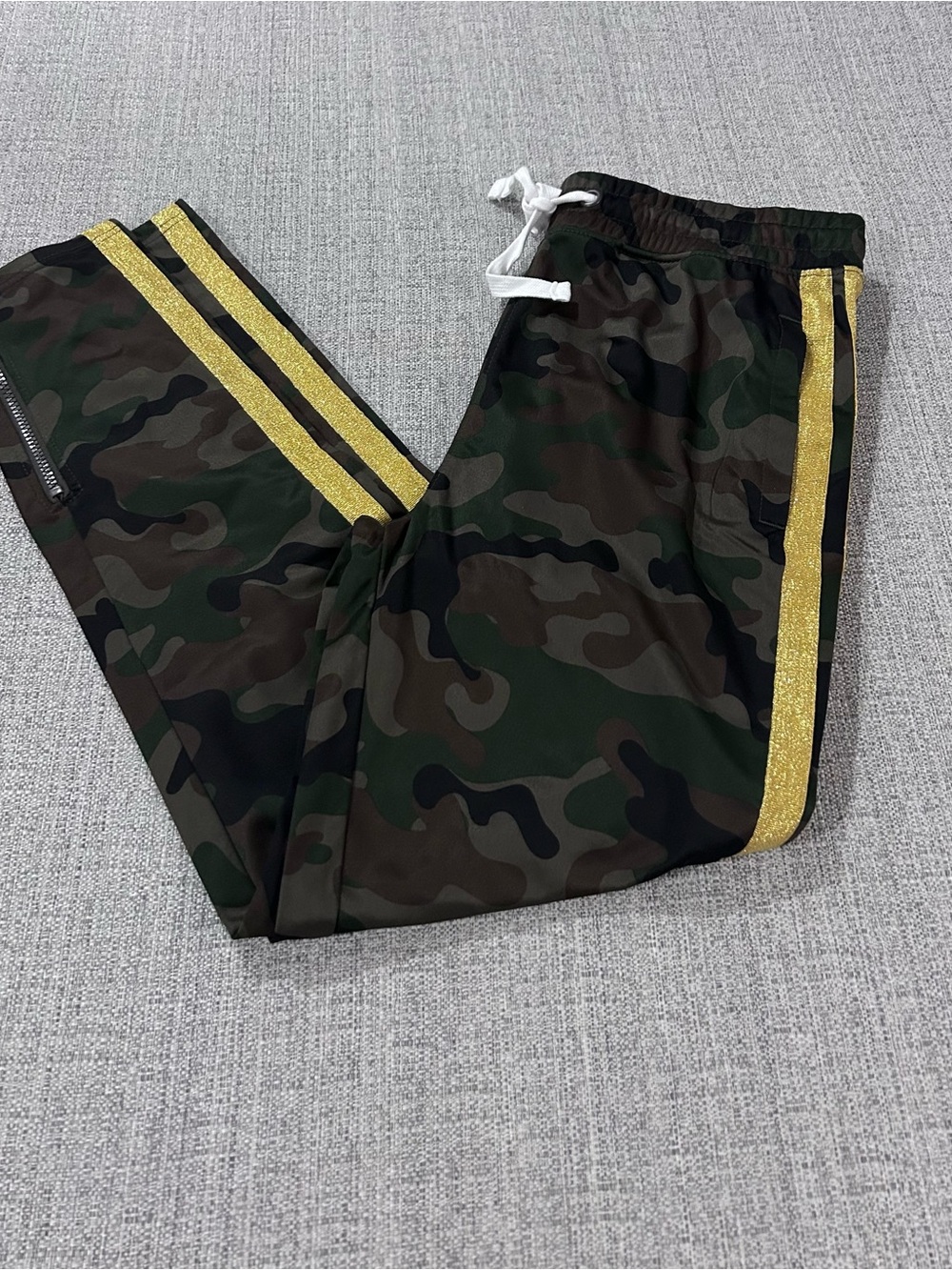 Rebel Minds Camo Joggers with Gold Side Stripe NWT. Size M